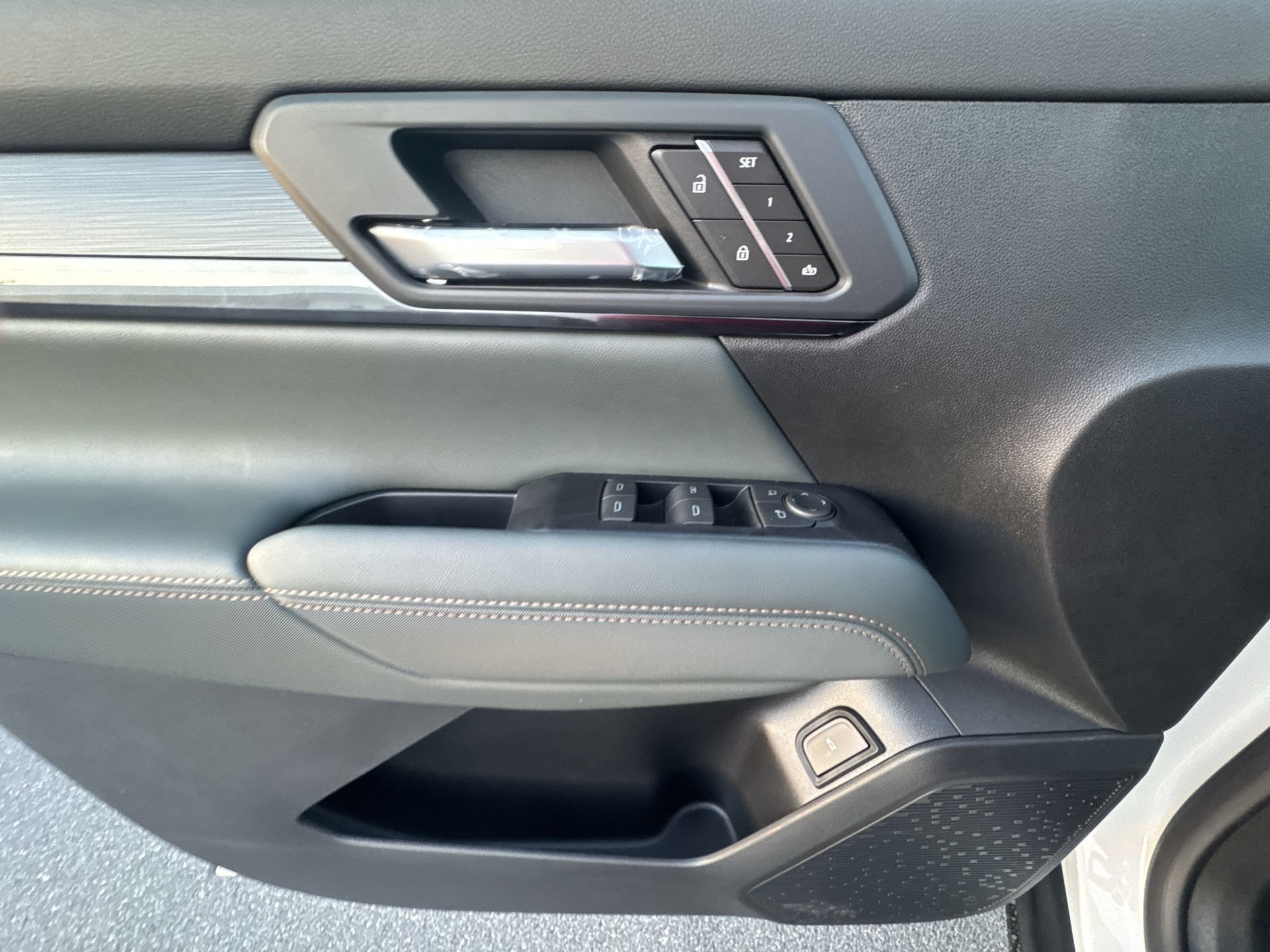 New 2027 GMC Terrain AT4 w/ Convenience Package III AWD/4WD image 15