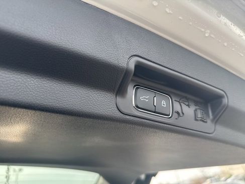 Used 2025 Ford Explorer Active image 38