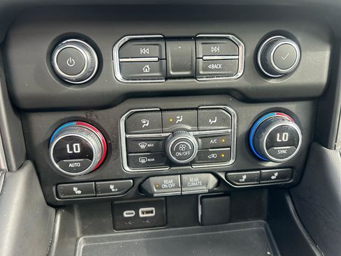 Used 2023 Chevrolet Tahoe Z71 w/ Luxury Package AWD/4WD image 23