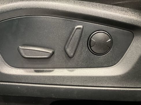 Used 2020 Ford Explorer XLT w/ Comfort Package image 10