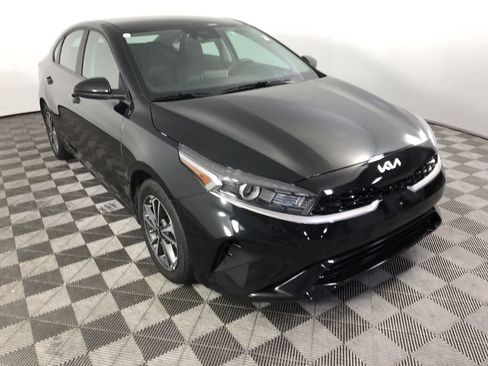 Used 2024 Kia Forte LXS image 2