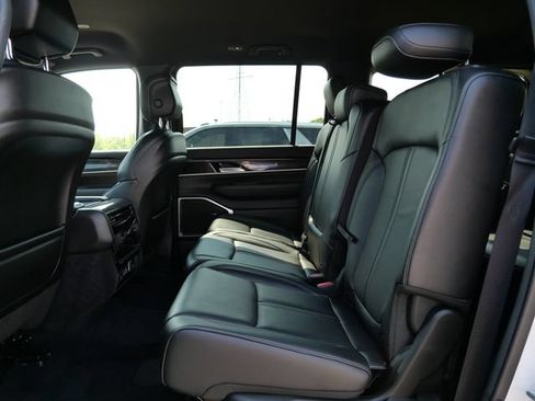 Used 2022 Jeep Wagoneer Series I AWD/4WD image 14