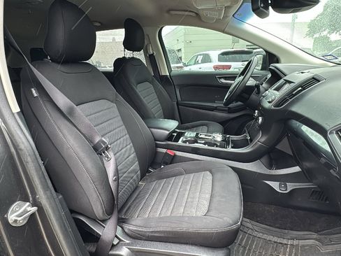 Used 2019 Ford Edge SE image 31