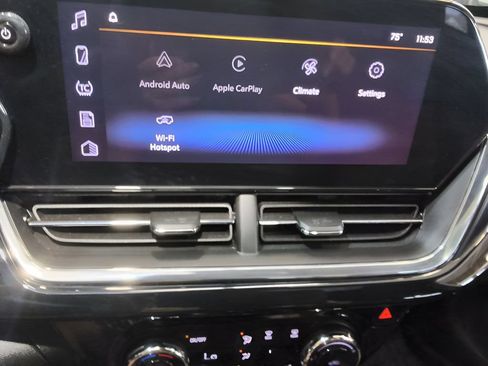 Used 2025 Chevrolet Trax RS w/ Sunroof Package FWD image 14