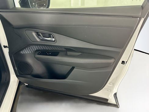 Used 2023 Nissan Ariya FWD image 34