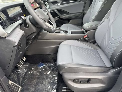 New 2026 Volkswagen Tiguan SE R-Line FWD image 13