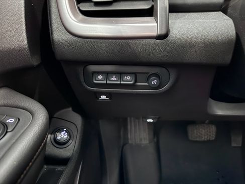 Certified 2024 GMC Terrain AT4 w/ Tech Package AWD/4WD image 22