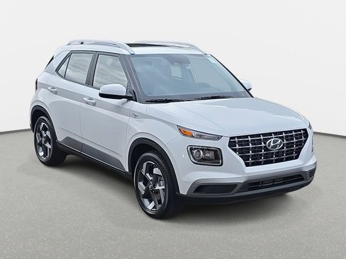 New 2026 Hyundai Venue SEL FWD image 3