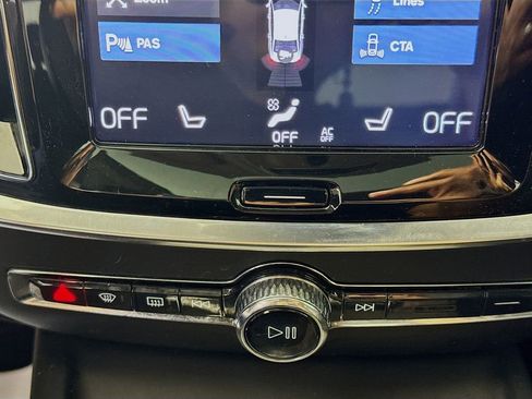 Used 2019 Volvo S60 T5 Inscription image 18