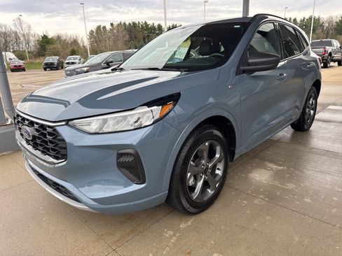 Certified 2024 Ford Escape ST-Line w/ Tech Pack #1 AWD/4WD image 3