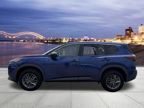 Used 2023 Nissan Rogue S AWD/4WD image 2