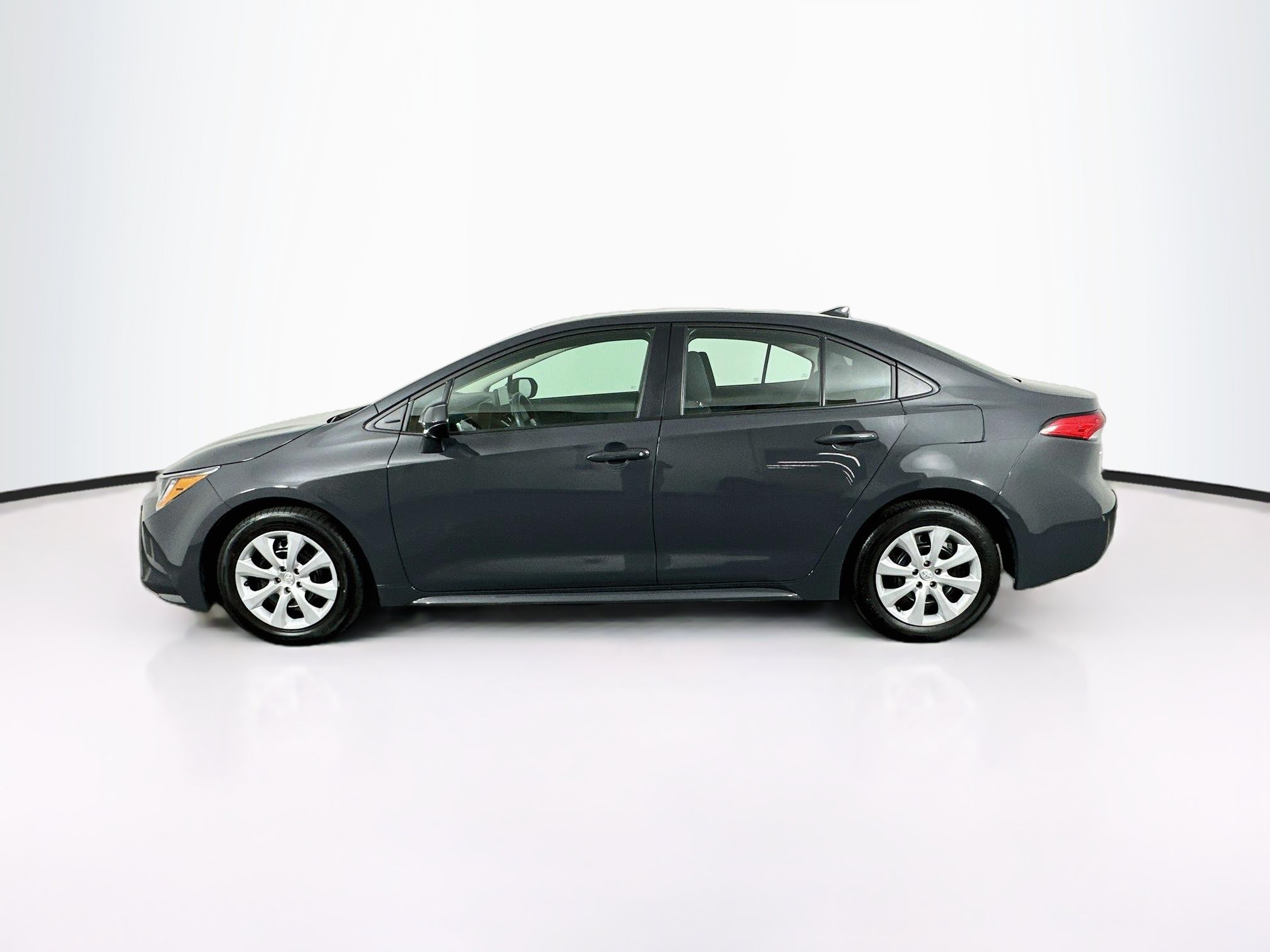 Used 2025 Toyota Corolla LE FWD image 4