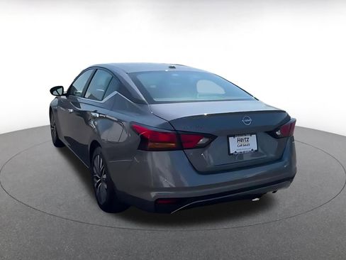 Used 2025 Nissan Altima 2.5 SV FWD image 11
