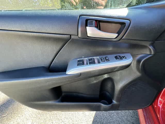 Used 2014 Toyota Camry SE FWD image 14