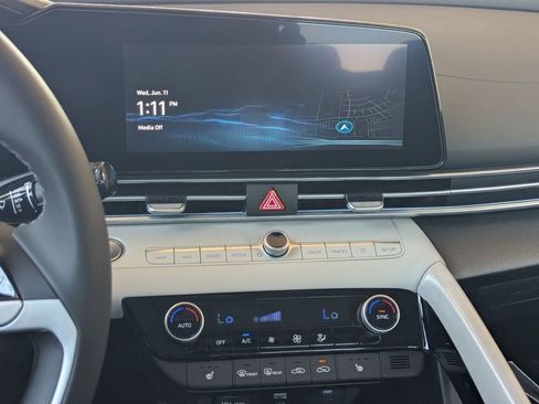 New 2025 Hyundai Elantra Limited image 23