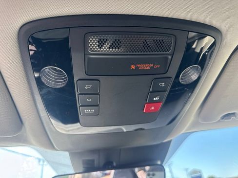 Used 2024 Kia Carnival EX FWD image 27