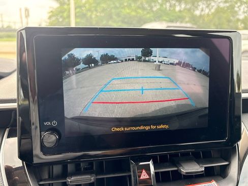 Used 2025 Toyota Corolla LE FWD image 24