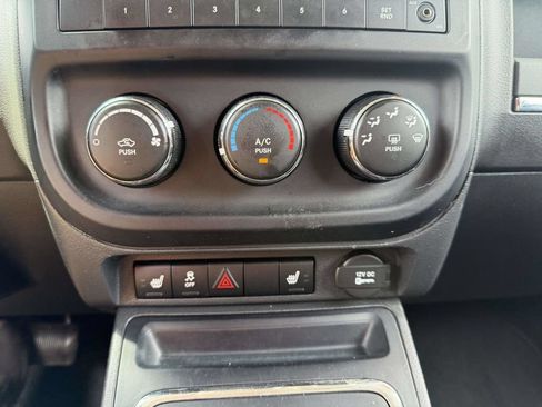Used 2015 Jeep Patriot Latitude AWD/4WD image 27