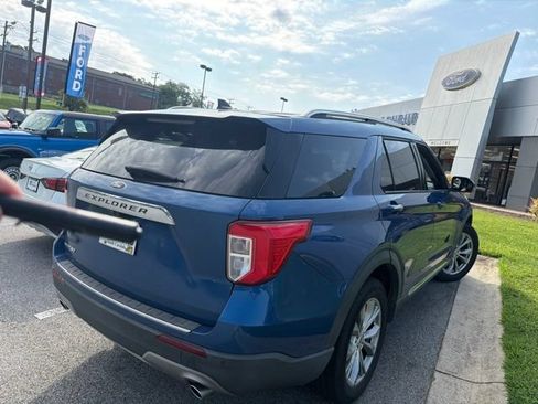 Used 2021 Ford Explorer Limited w/ Equipment Group 301A AWD/4WD image 16