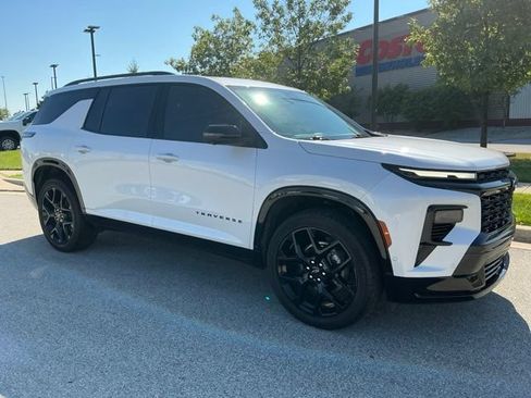 Used 2025 Chevrolet Traverse RS AWD/4WD image 2