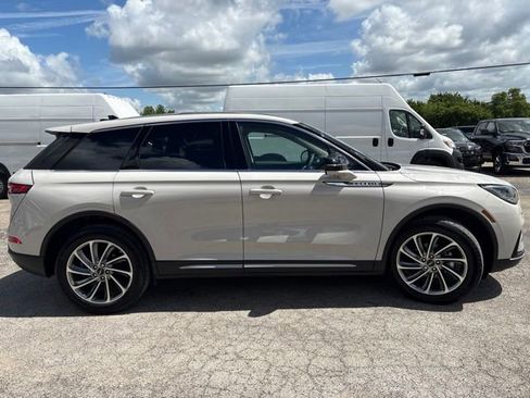Used 2024 Lincoln Corsair AWD w/ Equipment Group 101A image 5