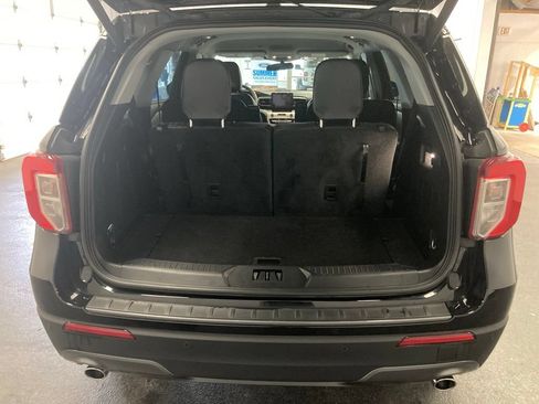 Used 2024 Ford Explorer XLT w/ Equipment Group 202A AWD/4WD image 36