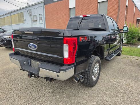 Used 2018 Ford F250 XLT w/ XLT Premium Package AWD/4WD image 2