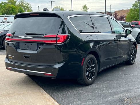 Used 2024 Chrysler Pacifica Touring-L FWD image 47