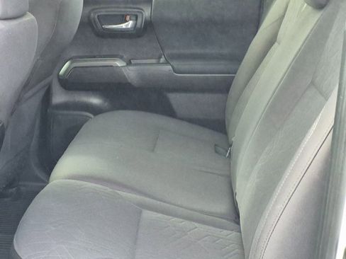 Used 2019 Toyota Tacoma TRD Sport image 16