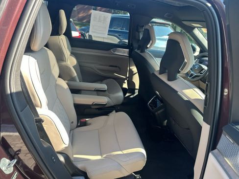 Used 2025 Volvo EX90 Ultra AWD/4WD image 46