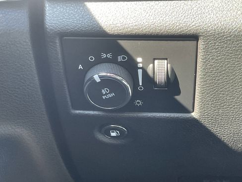 Used 2018 Jeep Grand Cherokee Overland image 33