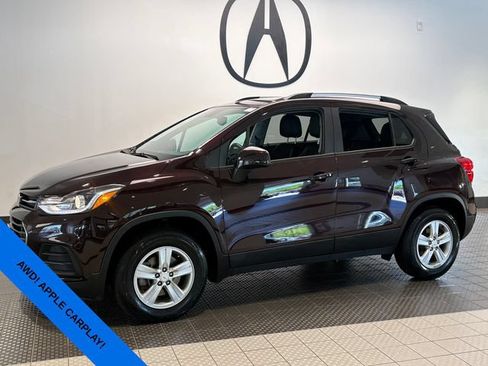 Used 2022 Chevrolet Trax LT w/ LT Convenience Package AWD/4WD image 3