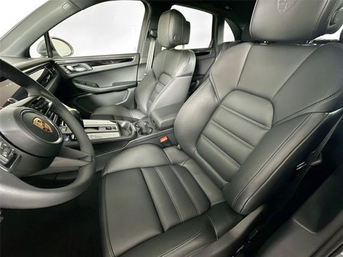 Certified 2026 Porsche Macan AWD/4WD image 5