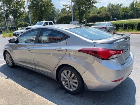 Used 2016 Hyundai Elantra SE w/ Option Group 02 FWD image 4