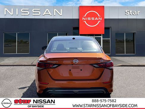 Used 2022 Nissan Sentra SR w/ SR Premium Package image 5