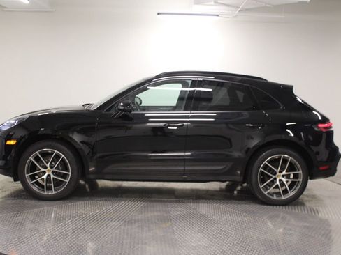 Certified 2022 Porsche Macan AWD/4WD image 2