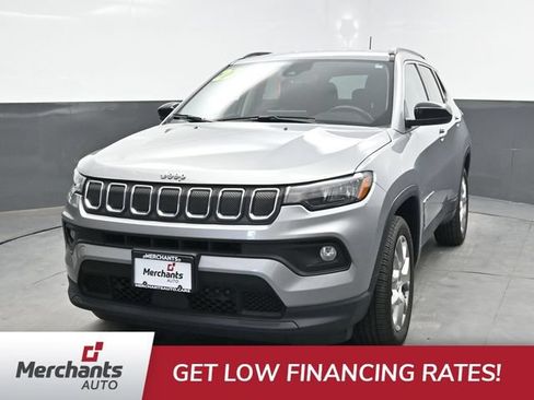Used 2022 Jeep Compass Latitude AWD/4WD image 2