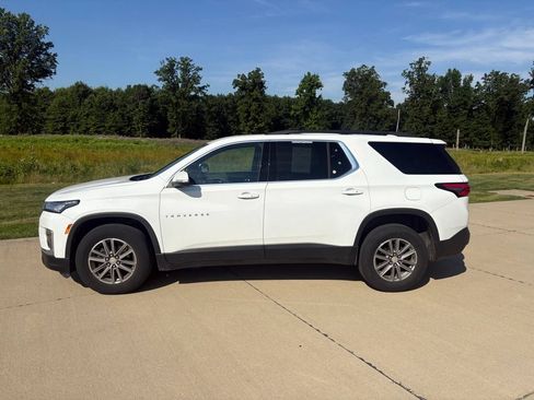 Used 2023 Chevrolet Traverse LT FWD image 3