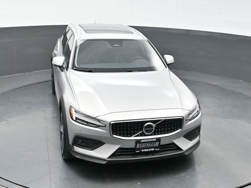Used 2025 Volvo V60 B5 Cross Country Plus image 27