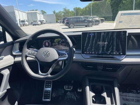New 2026 Volkswagen Tiguan SE R-Line FWD image 15
