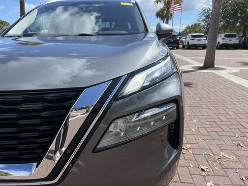 Used 2021 Nissan Rogue SV w/ Premium Package image 6