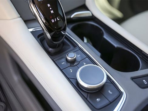 Used 2022 Cadillac XT6 Premium Luxury w/ Technology Package image 21