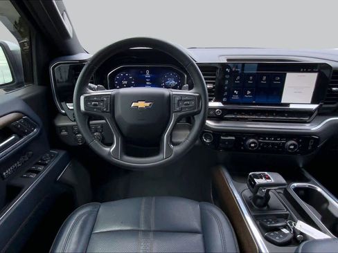 Used 2023 Chevrolet Silverado 1500 High Country w/ High Country Premium Package AWD/4WD image 6