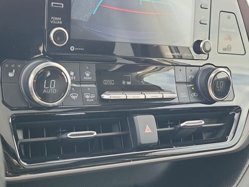 Used 2022 Toyota Highlander XLE image 32