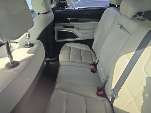 Used 2021 Kia Telluride EX image 12