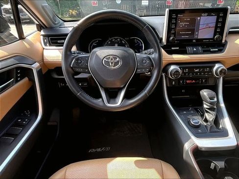 Used 2019 Toyota RAV4 Limited AWD/4WD image 5