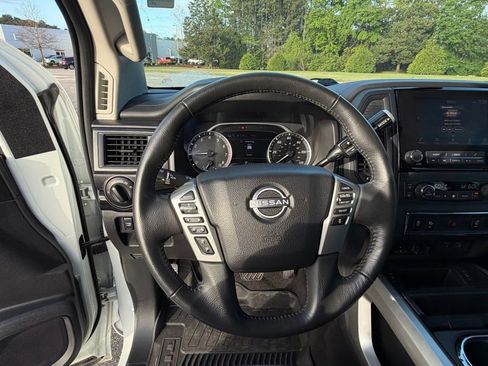 Certified 2024 Nissan Titan SV w/ SV Convenience Package RWD image 16