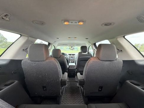 Used 2016 Chevrolet Traverse LT w/ Style and Technology Package FWD image 13