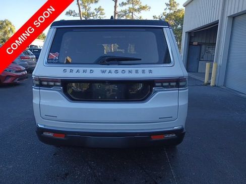 Certified 2022 Jeep Grand Wagoneer Series III w/ Flexible Seating Group AWD/4WD image 9
