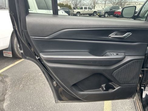 Used 2023 Jeep Grand Cherokee L Laredo AWD/4WD image 6